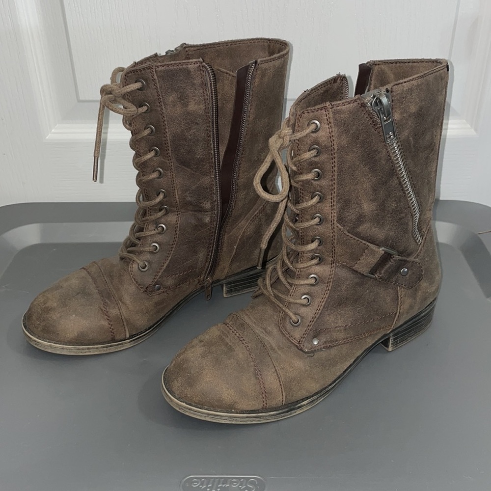 Boots - Picture 2 of 7